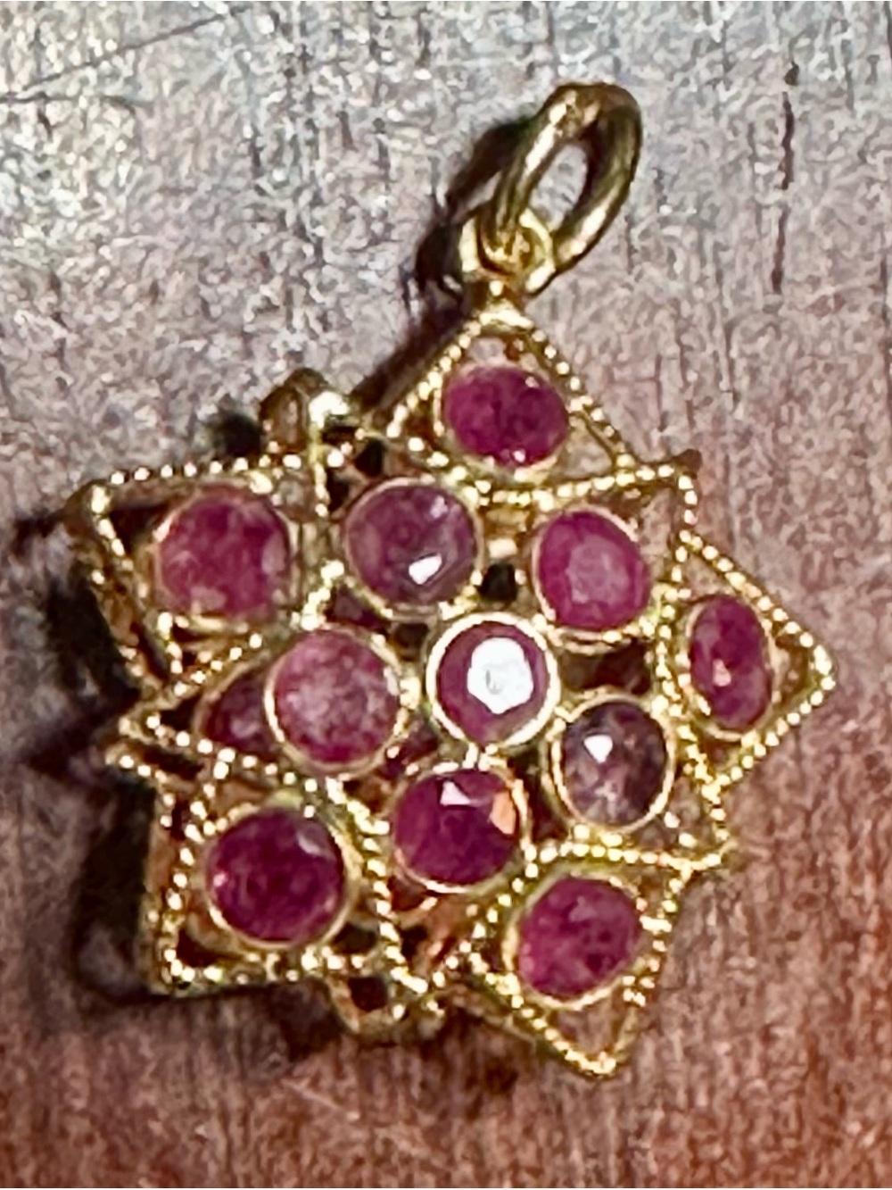 Vintage 18K Yellow Gold Mughal Ruby 2-sided Star Charm Pendant 22 Rubies 1.4g 3D
